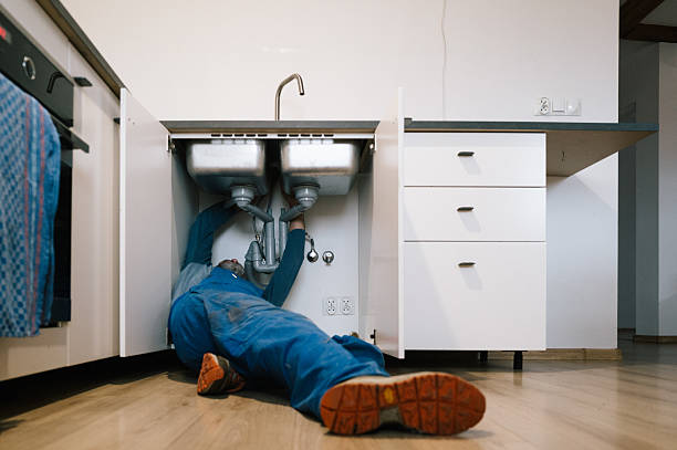 Professional Plumbing technician working in Black Diamond, FL